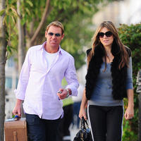 Shane Warne and Elizabeth Hurley leaving their house | Picture 102797